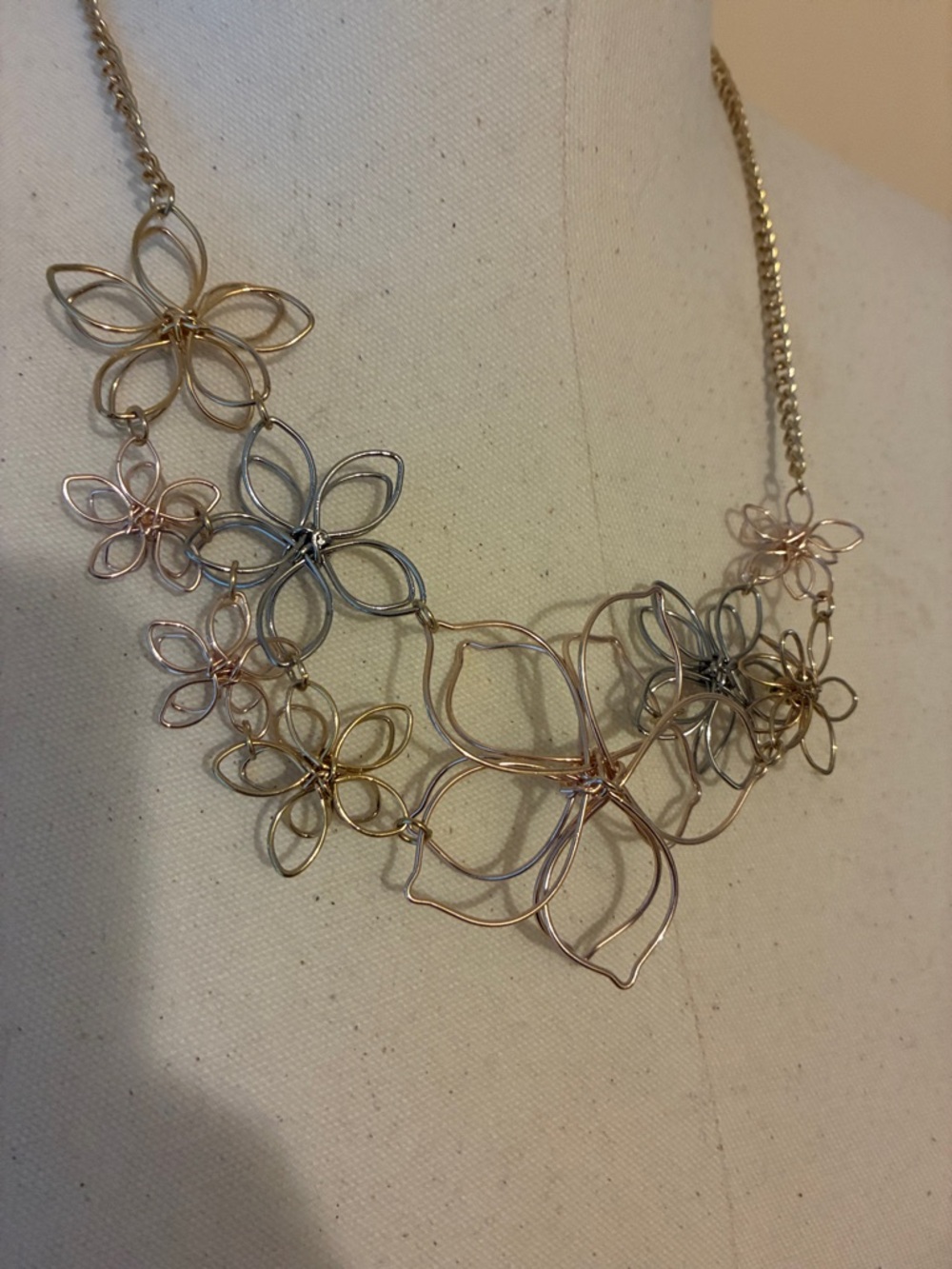 Rose gold, silver and yellow gold flower necklace